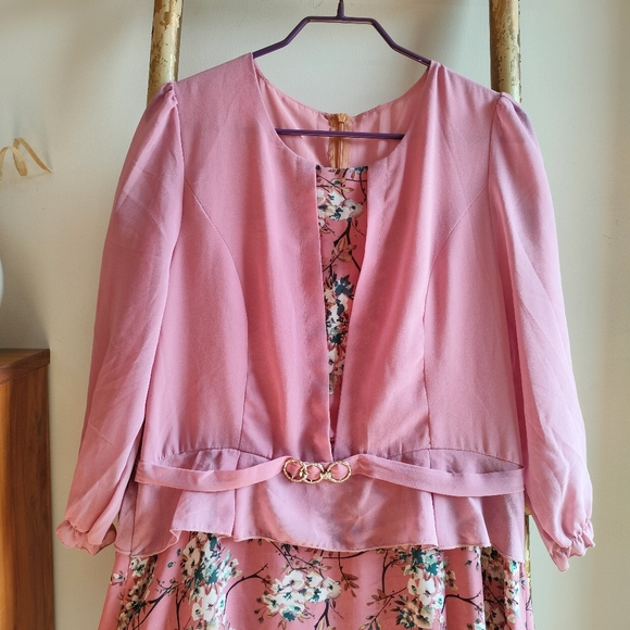 Lightweight Elegant 2-in-1 Dress - Picture 3 of 16